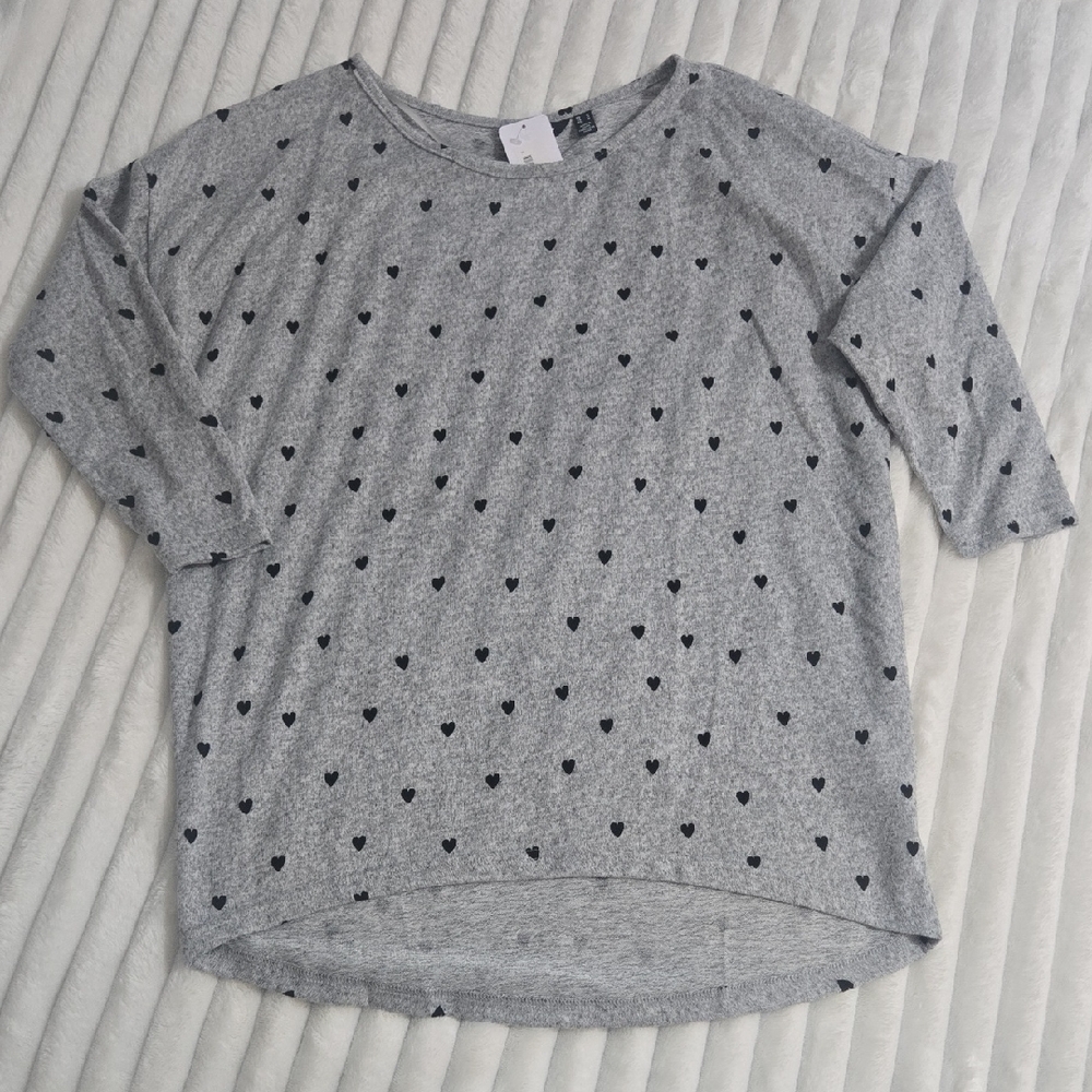 Only Gray Long Sleeve Top with Black Heart Pattern
